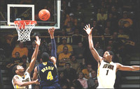 Darius Morris (4)