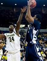 DeShawn Sims (34) and Darius Morris (4)
