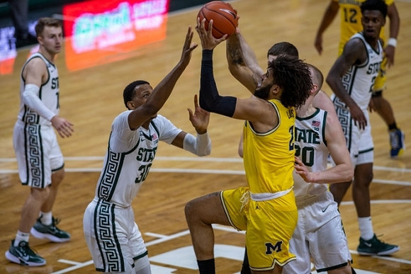 Isaiah Livers (2) and Mike Smith (12)