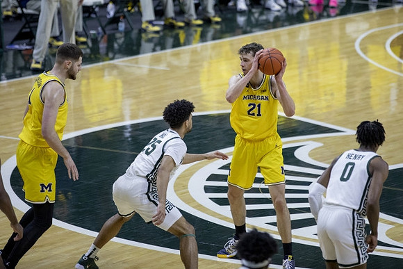 Hunter Dickinson (1) and Franz Wagner (21)