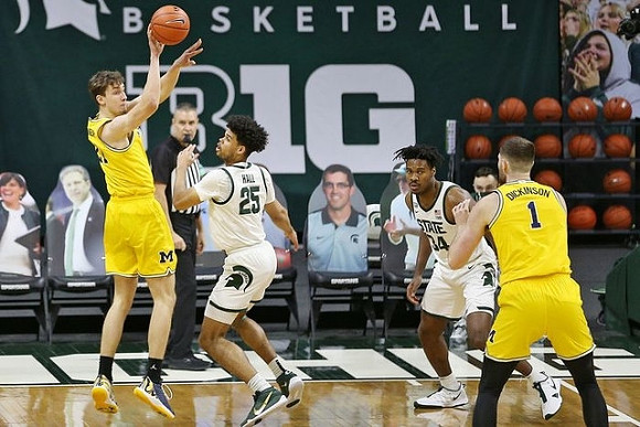 Franz Wagner (21) and Hunter Dickinson (1)