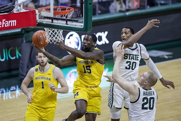 Hunter Dickinson (1) and Chaundee Brown Jr. (15)