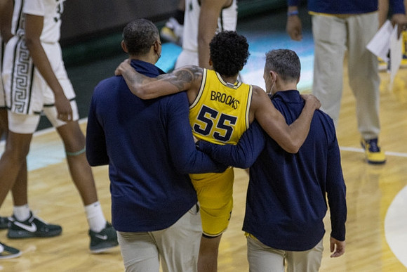 Juwan Howard and Eli Brooks (55)