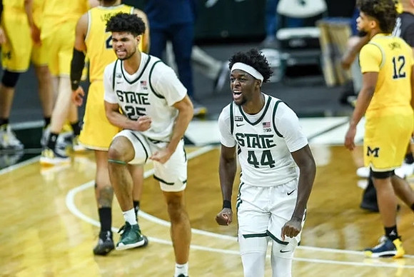 Isaiah Livers (2) and Mike Smith (12)