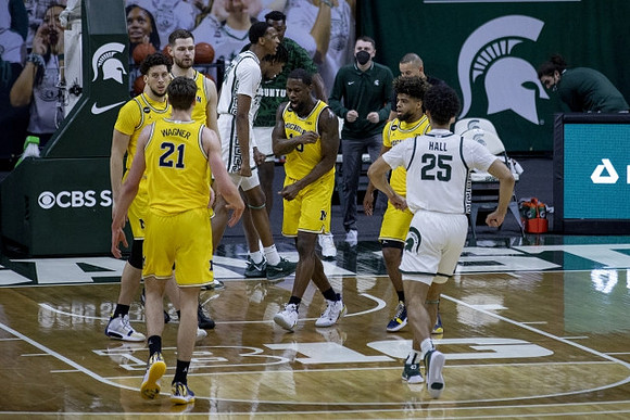 Franz Wagner (21), Brandon Johns Jr. (23), Hunter Dickinson (1), Chaundee Brown Jr. (15), and Mike Smith (12)