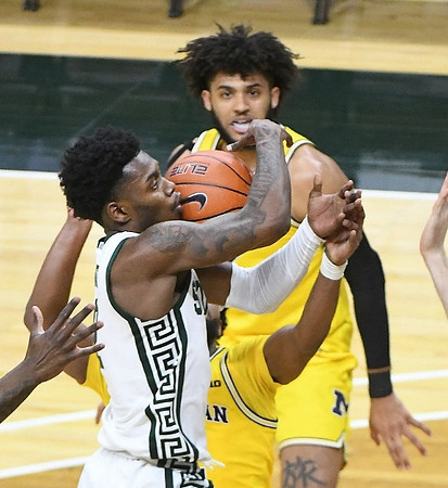 Isaiah Livers (2) and Mike Smith (12)
