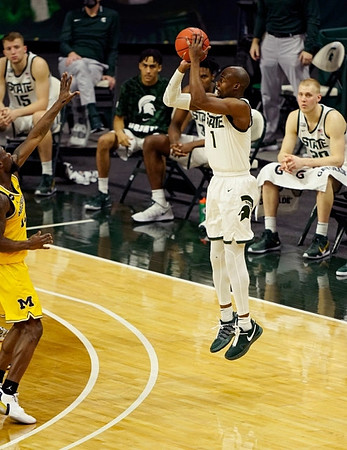 Chaundee Brown Jr. (15)