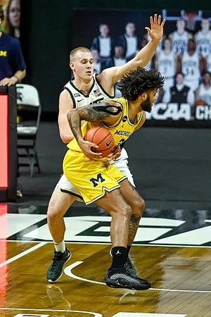 Isaiah Livers (2)