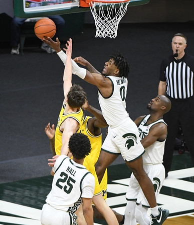 Franz Wagner (21) and Chaundee Brown Jr. (15)