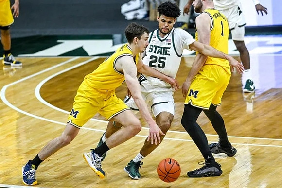 Franz Wagner (21) and Hunter Dickinson (1)