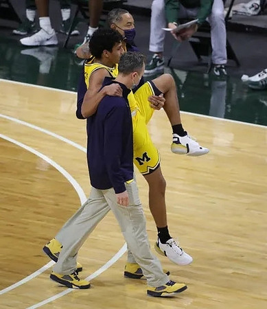 Eli Brooks (55) and Juwan Howard