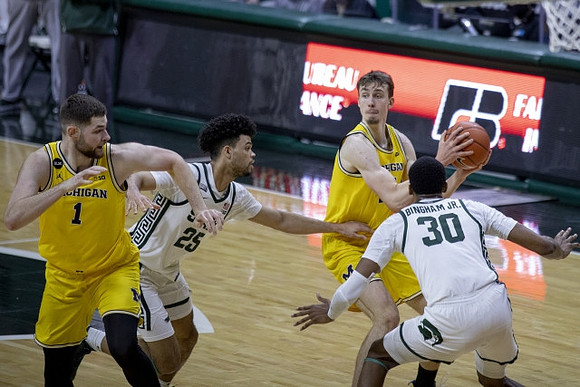 Hunter Dickinson (1) and Franz Wagner (21)