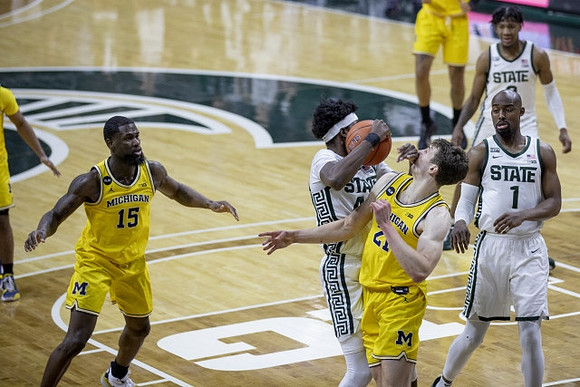 Chaundee Brown Jr. (15) and Franz Wagner (21)