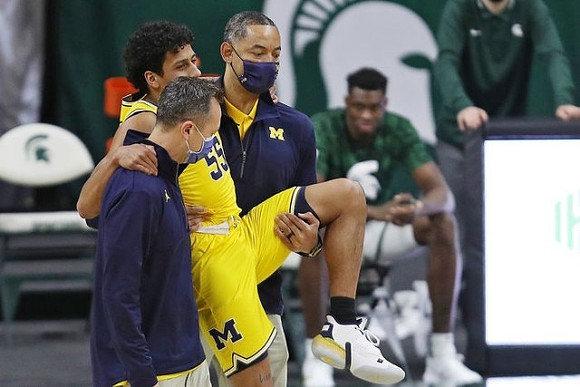 Eli Brooks (55) and Juwan Howard