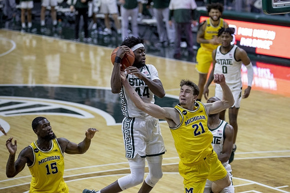 Chaundee Brown Jr. (15), Isaiah Livers (2), and Franz Wagner (21)