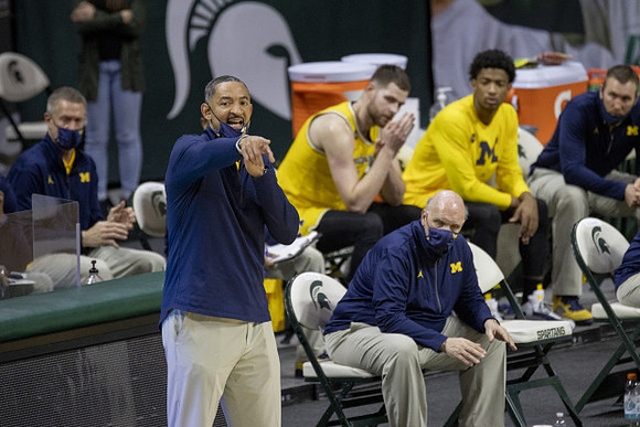 Juwan Howard, Phil Martelli, Hunter Dickinson (1), and Jace Howard (25)
