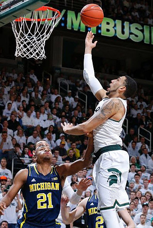 Zak Irvin (21) and Spike Albrecht (2)