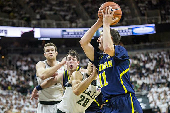 Ricky Doyle (32) and Andrew Dakich (11)