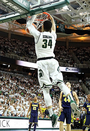 Zak Irvin (21) and Max Bielfeldt (44)
