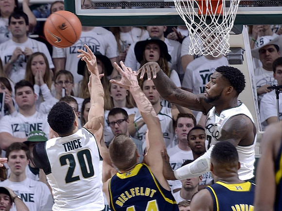 Max Bielfeldt (44) and Zak Irvin (21)