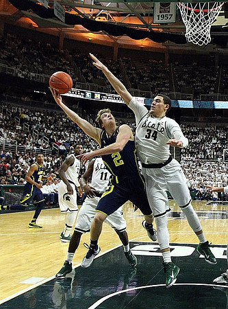 Zak Irvin (21) and Spike Albrecht (2)