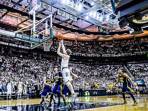 Max Bielfeldt (44), Muhammad-Ali Abdur-Rahkman (12), Spike Albrecht (2), and Zak Irvin (21)