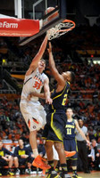 Zak Irvin (21) and Nik Stauskas (11)