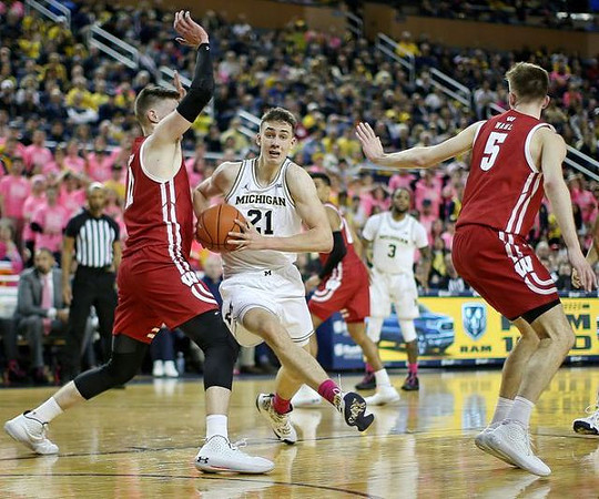 Franz Wagner (21) and Zavier Simpson (3)