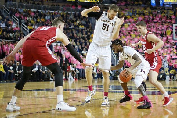 Austin Davis (51) and Zavier Simpson (3)
