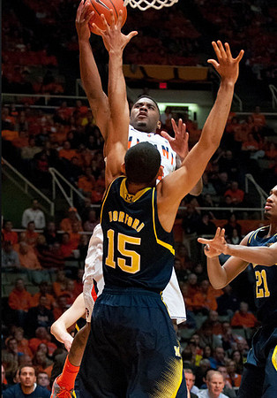 Jon Horford (15) and Zak Irvin (21)