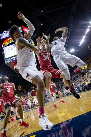 Isaiah Livers (2) and Zavier Simpson (3)
