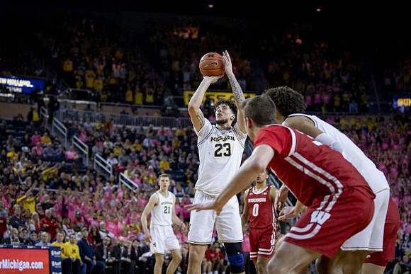 Franz Wagner (21), Brandon Johns Jr. (23), and Isaiah Livers (2)