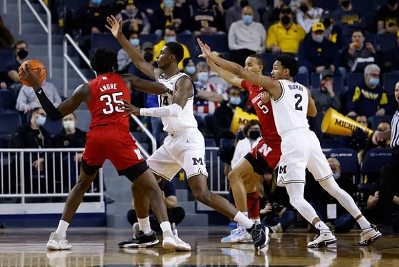 Moussa Diabate (14) and Kobe Bufkin (2)