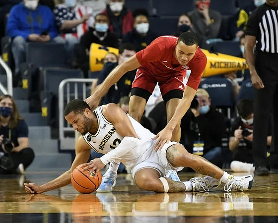DeVante' Jones (12)