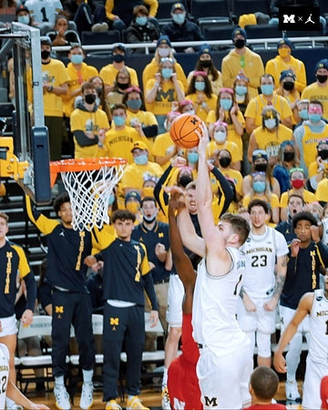 Hunter Dickinson (1), Brandon Johns Jr. (23), and DeVante' Jones (12)