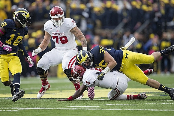 Blake Countess (18) and Joe Bolden (35)