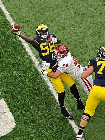 Devin Gardner (98) and Michael Schofield (75)