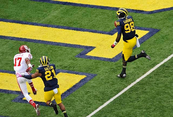 Jeremy Gallon (21) and Devin Gardner (98)
