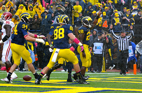 Jordan Paskorz (94), Jake Butt (88), and Fitzgerald Toussaint (28)