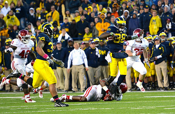 Sione Houma (39) and Devin Gardner (98)