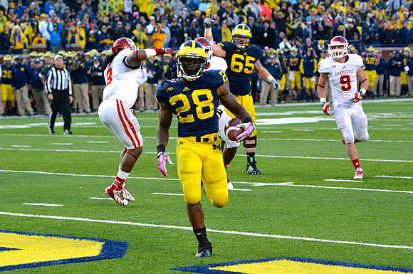 Fitzgerald Toussaint (28) and Kyle Bosch (65)