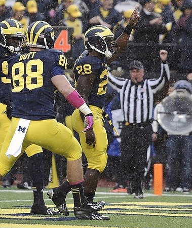 Devin Gardner (98), Jake Butt (88), and Fitzgerald Toussaint (28)