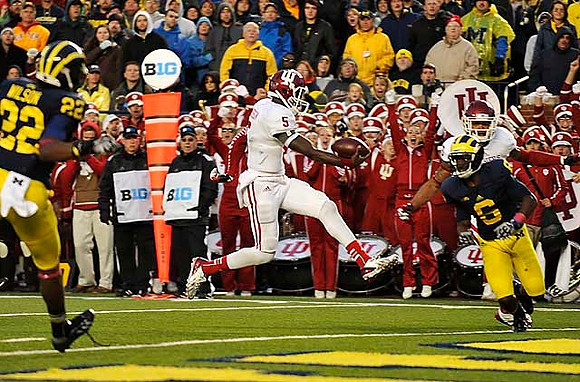 Jarrod Wilson (22) and Raymon Taylor (6)