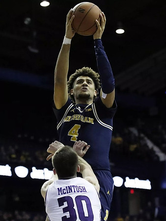 Isaiah Livers (4)