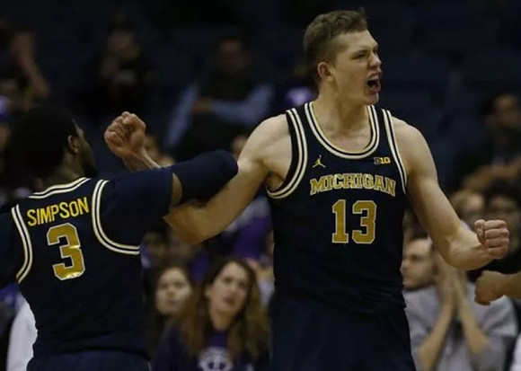 Zavier Simpson (3) and Moritz Wagner (13)