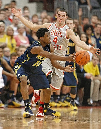Derrick Walton Jr. (10) and Nik Stauskas (11)