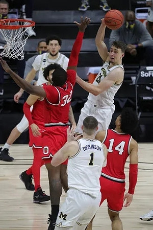 Brandon Johns Jr. (23), Hunter Dickinson (1), and Franz Wagner (21)