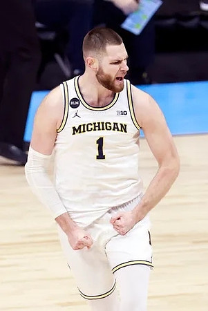 Hunter Dickinson (1)