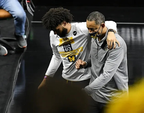 Isaiah Livers (2) and Juwan Howard