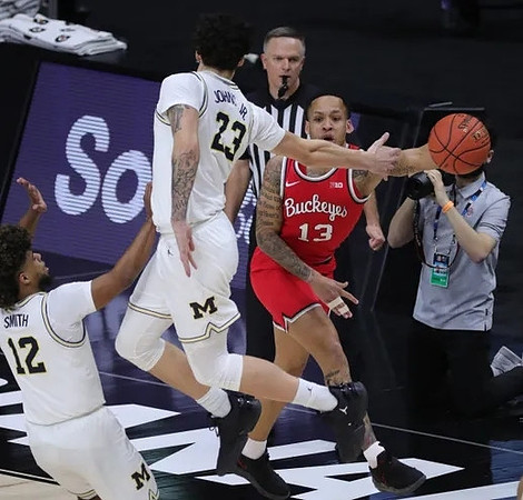 Mike Smith (12) and Brandon Johns Jr. (23)